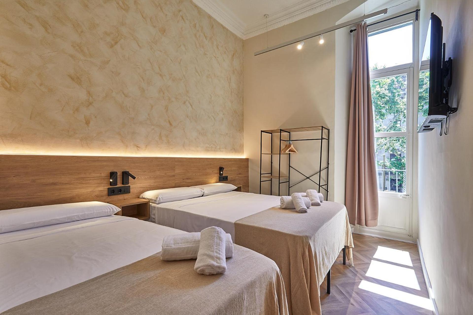 Dreibettzimmer mit Dusche